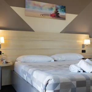 Hotel Giallo, Noceto